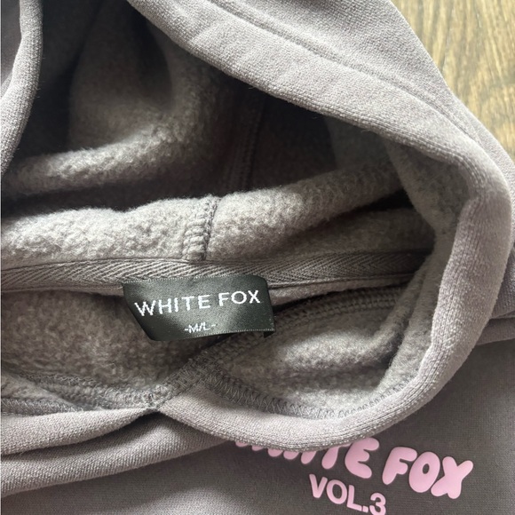 White Fox sweatshirt - Picture 3 of 4